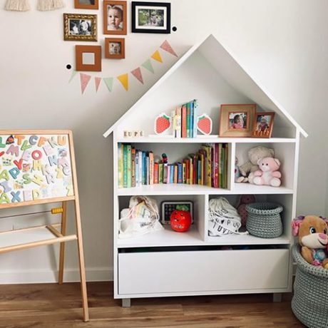 Lentyna „Namelis” su stalčiumi