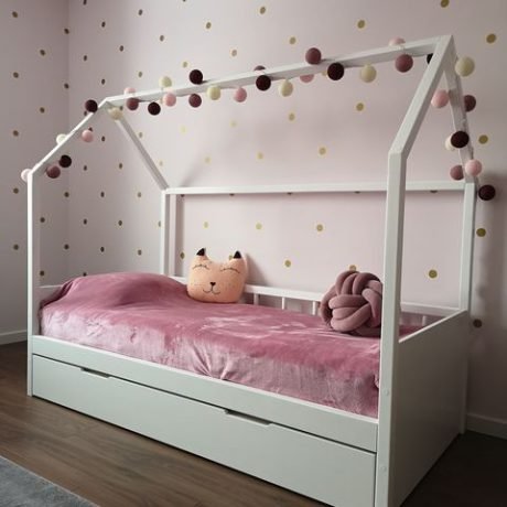 Lova „Namelis” su papildoma miegama vieta