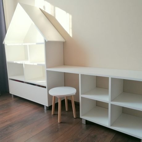 Lentynos „Namelis”, stalo ir kėdutės komplektas