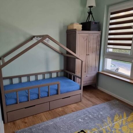 Lova „Pasakų namelis”